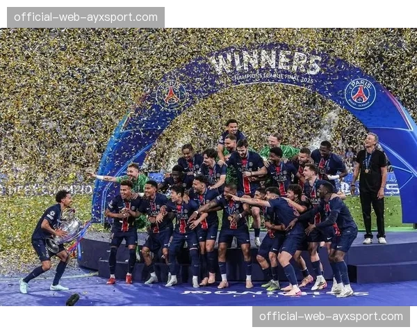 通讯：欧冠之夜，巴黎王子公园球场为客队多特蒙德球迷开辟专用区域