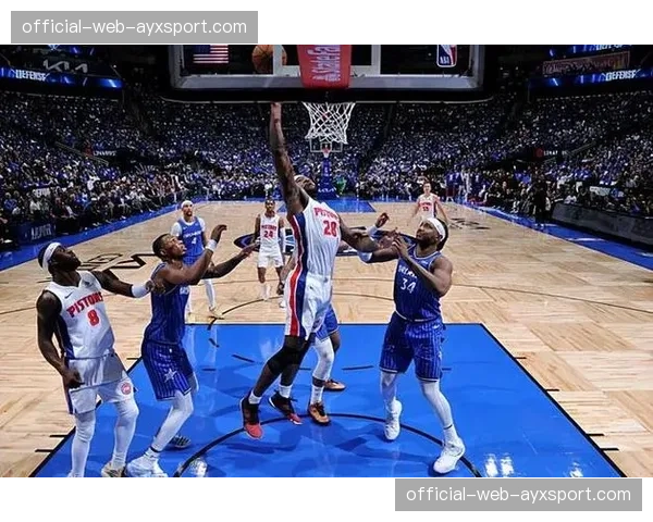 活塞抢断盖帽联盟第一，强硬防守带动转换进攻